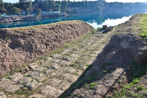 Η εικόνα…χορταριασμένων βράχων της παλαιάς διαδρομής του Αρχαίου Διόλκου  είναι απολύτως δυσφημιστική