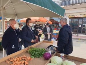 Περιοδεία Aραχωβίτη στη Λαϊκή Αγορά Σπάρτης: “Η ακρίβεια σε ρεύμα, πετρέλαιο και εφόδια &quot;καίνε&quot; τους παραγωγούς”