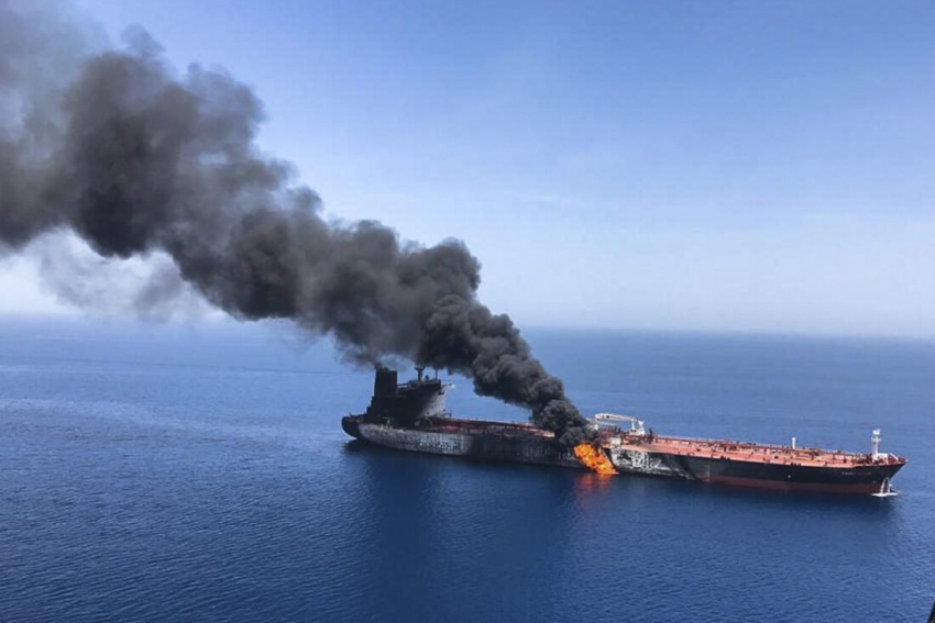 Φωτιά σε πλοίο στη θαλάσσια περιοχή της Νεάπολης & Ελαφονήσου