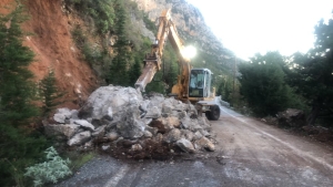 Άμεση παρέμβαση της Π.Ε. Λακωνίας σε κατάπτωση βράχου  στο οδικό Επαρχιακό δίκτυο του Ζάρακα