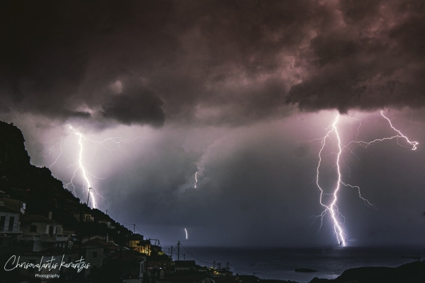 Άστραψε και φώτισε ... τα Βελανίδια Λακωνίας!