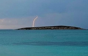 Φωτιά απο κεραυνό στην Ελαφόνησο